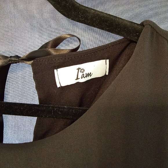 I am simply gorgeous black cold shoulder dress. Size M - Picture 3 of 4